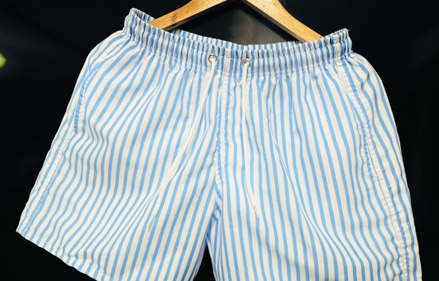Short rayado celeste y blanco